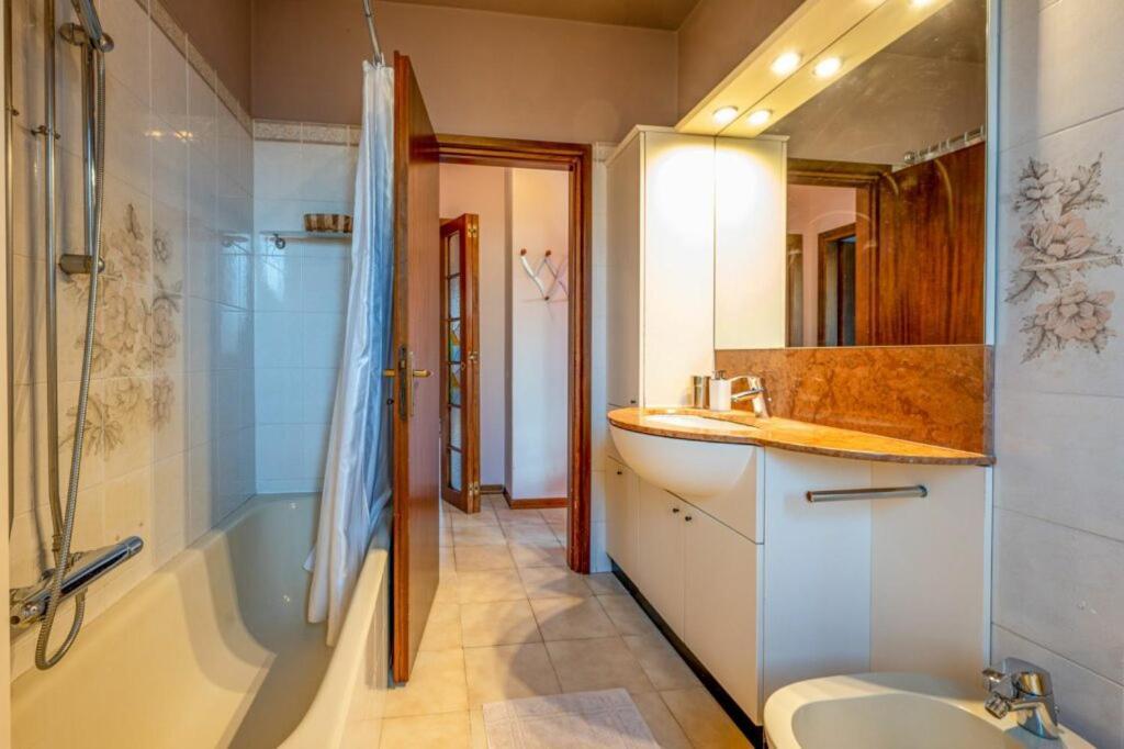 Villa Iris -Pet Friendly Stay - Garden - Private Parking- Bike Friendly Holiday House Colico Zewnętrze zdjęcie