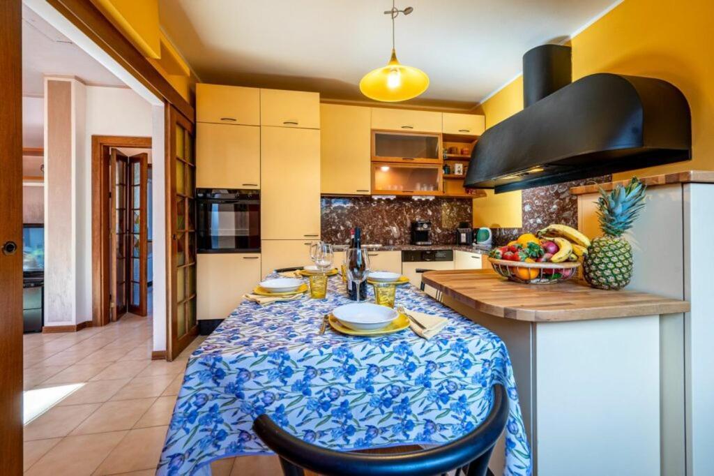 Villa Iris -Pet Friendly Stay - Garden - Private Parking- Bike Friendly Holiday House Colico Zewnętrze zdjęcie