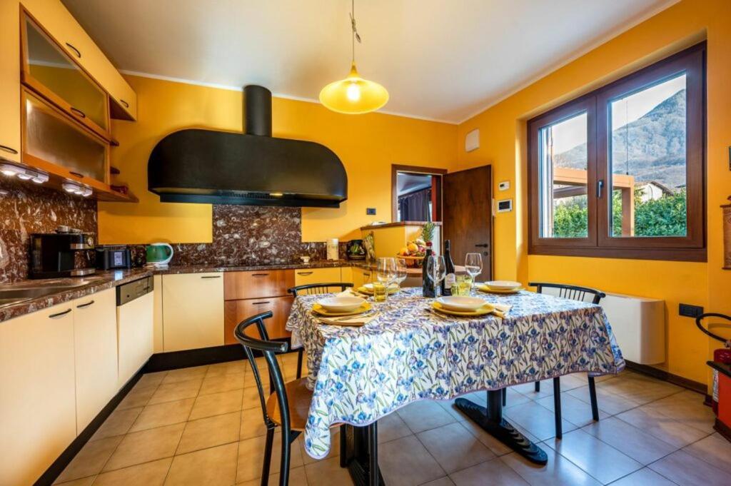 Villa Iris -Pet Friendly Stay - Garden - Private Parking- Bike Friendly Holiday House Colico Zewnętrze zdjęcie