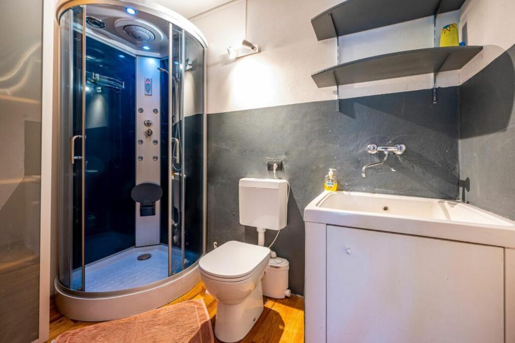 Villa Iris -Pet Friendly Stay - Garden - Private Parking- Bike Friendly Holiday House Colico Zewnętrze zdjęcie