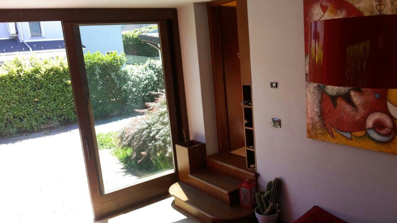 Villa Iris -Pet Friendly Stay - Garden - Private Parking- Bike Friendly Holiday House Colico Zewnętrze zdjęcie